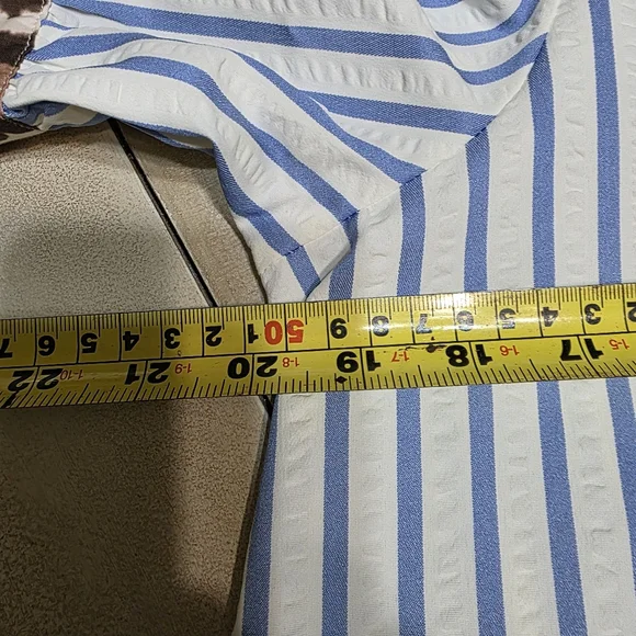 Entro Blue Striped Leopard Trim Puff Sleeve Seersucker Top - Picture 10 of 14